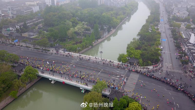 宋茜出席芭莎慈善夜 传递爱与希望歌“宋”每个未来