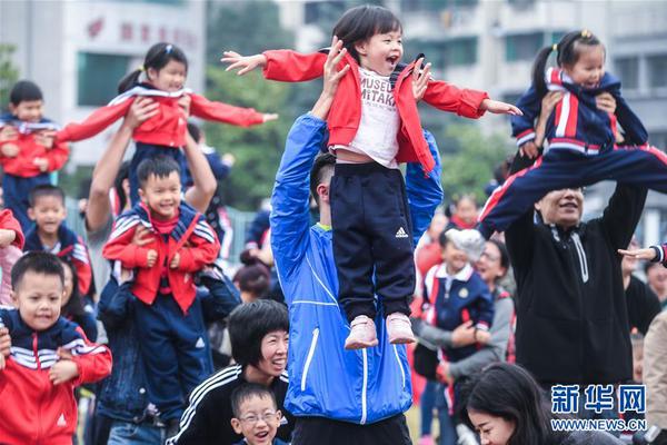 龙韬娱乐《哈喽，我是龙韬生》正式上线 六位“新生”首次合体引期待