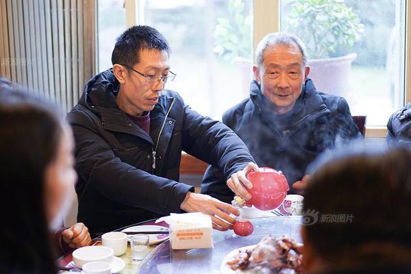 【韩娱看点】韩媒曝李瑞镇单方面和女友分手 要求女方发送私密照