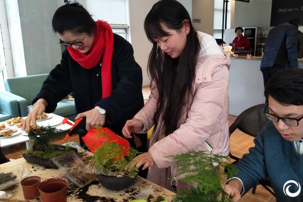 《筑梦情缘》今晚强势开播 霍建华杨幂拉开博弈棋局